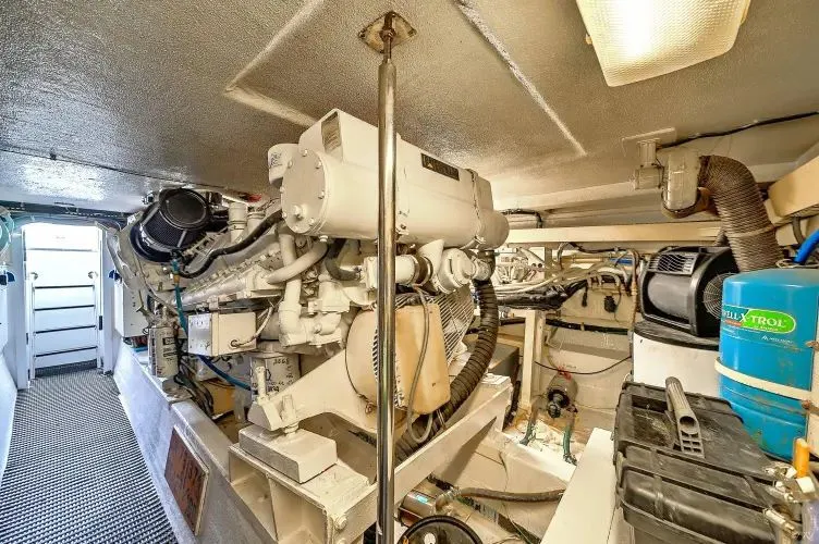 Slide: The Image of 1998 Hatteras 60 Convertible - Image 34 - 34