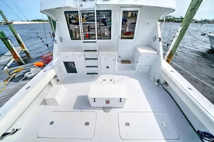 Slide: The Image of 1998 Hatteras 60 Convertible - Image 9 - 9