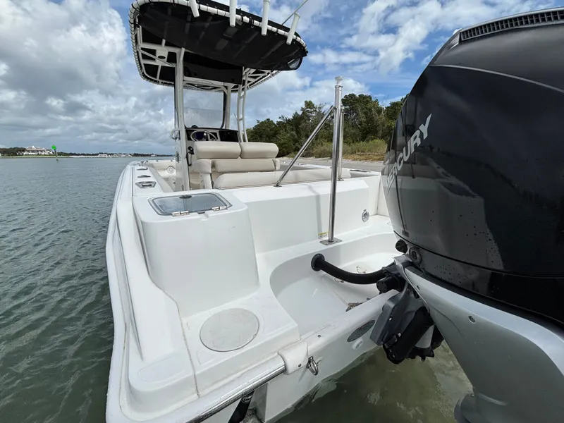 Slide: The Image of Boston Whaler 230 Outrage 2019 - 10