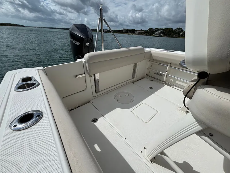 Slide: The Image of Boston Whaler 230 Outrage 2019 - 19