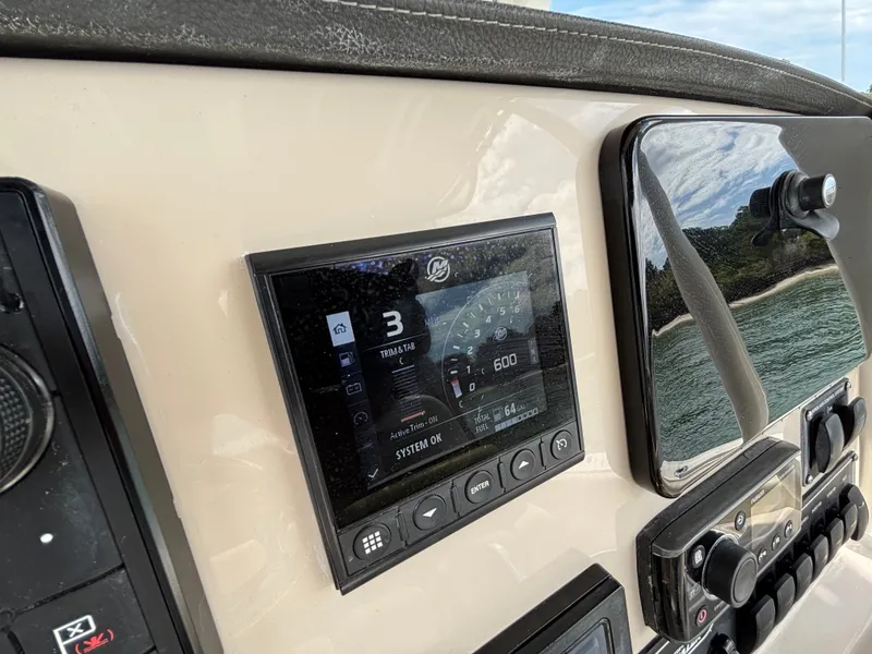 Slide: The Image of Boston Whaler 230 Outrage 2019 - 29