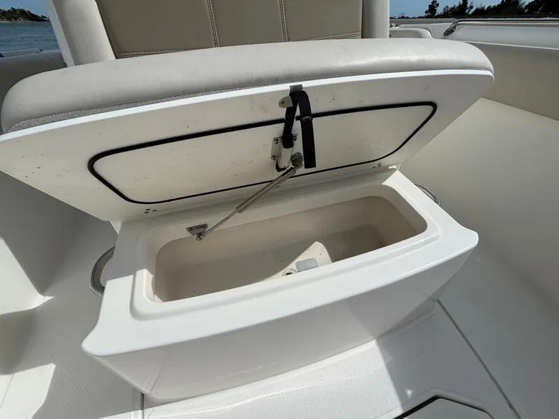 Slide: The Image of Boston Whaler 230 Outrage 2019 - 40