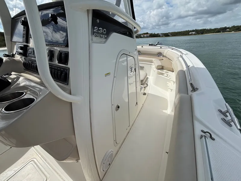 Slide: The Image of Boston Whaler 230 Outrage 2019 - 41