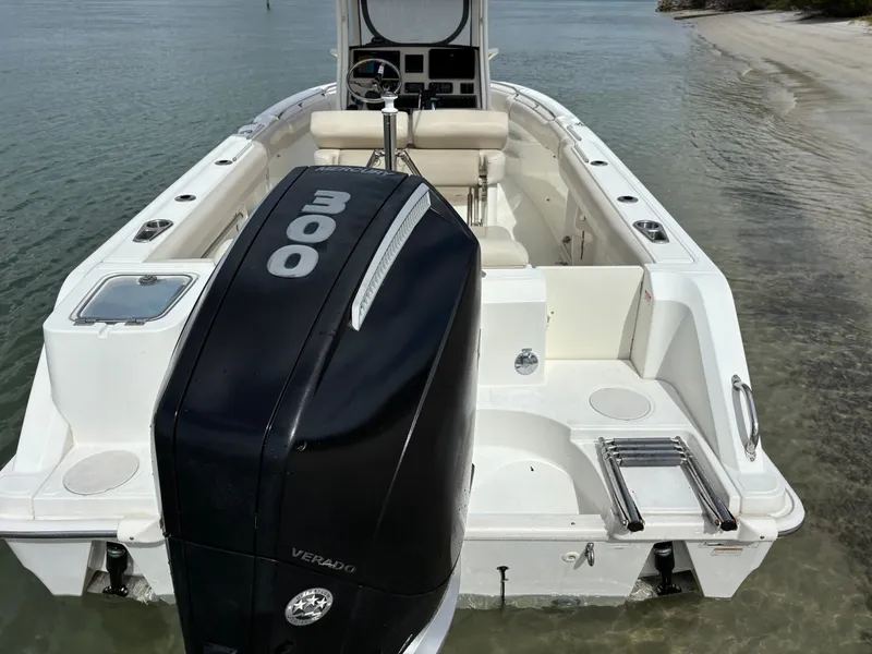 Slide: The Image of Boston Whaler 230 Outrage 2019 - 9