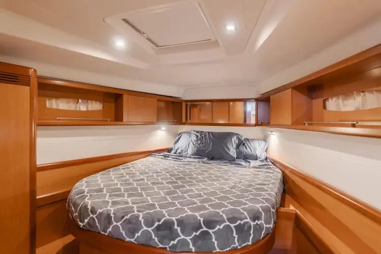 Slide: The Image of 2009 Beneteau Oceanis 49 - Image 28 - 28