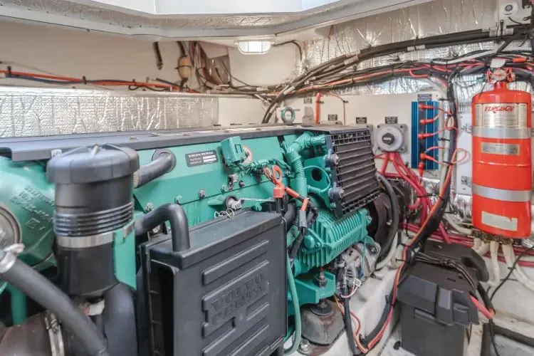 Slide: The Image of 2006 Cruisers Yachts 420 Express - Image 21 - 21