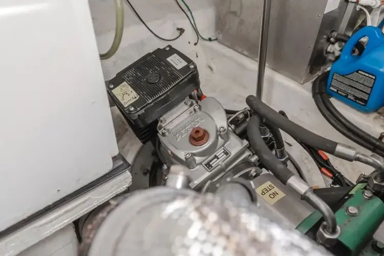 Slide: The Image of 2006 Cruisers Yachts 420 Express - Image 23 - 23