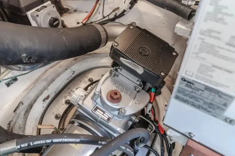 Slide: The Image of 2006 Cruisers Yachts 420 Express - Image 24 - 24