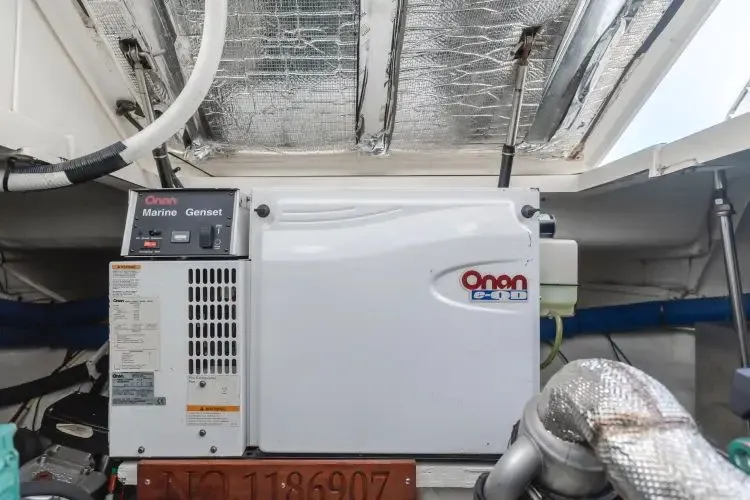 Slide: The Image of 2006 Cruisers Yachts 420 Express - Image 19 - 19