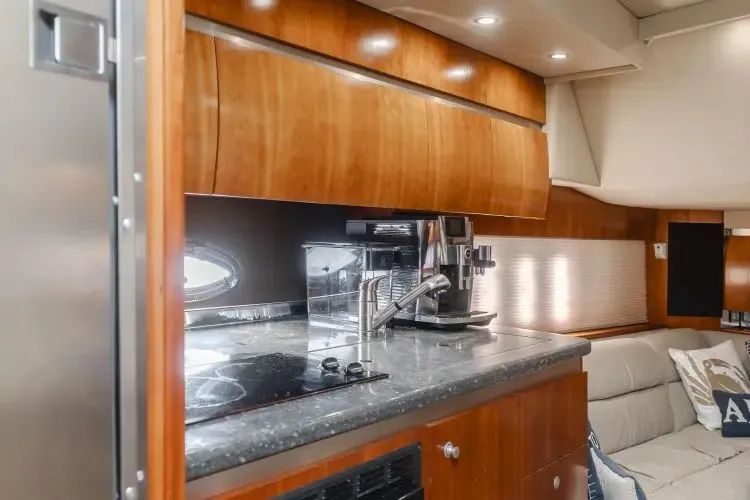 Slide: The Image of 2006 Cruisers Yachts 420 Express - Image 31 - 31