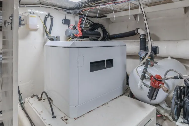 Slide: The Image of 1984 Vic Franck Pilot House - Image 27 - 27