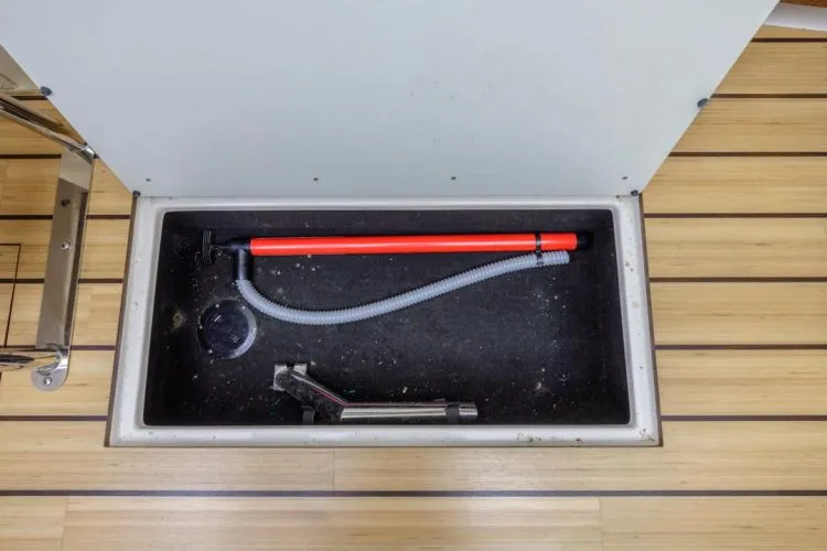 Slide: The Image of 2014 Regal 32 Express - Image 40 - 40