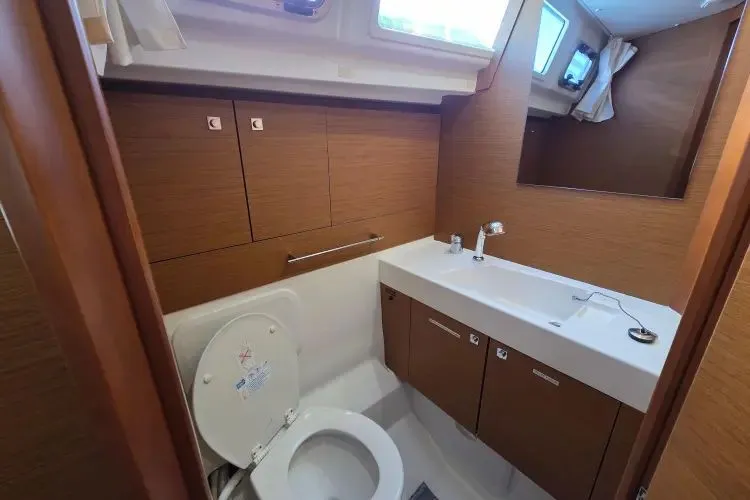 Slide: The Image of 2018 Jeanneau Sun Odyssey 479 - Image 38 - 38