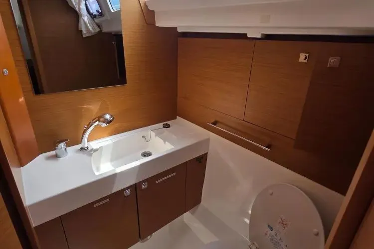 Slide: The Image of 2018 Jeanneau Sun Odyssey 479 - Image 40 - 40