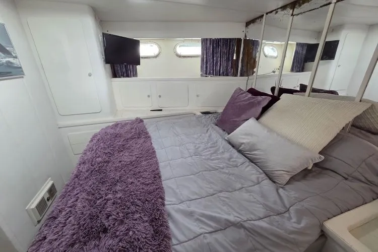 Slide: The Image of 1984 Magnum Marine 53 - Image 12 - 12