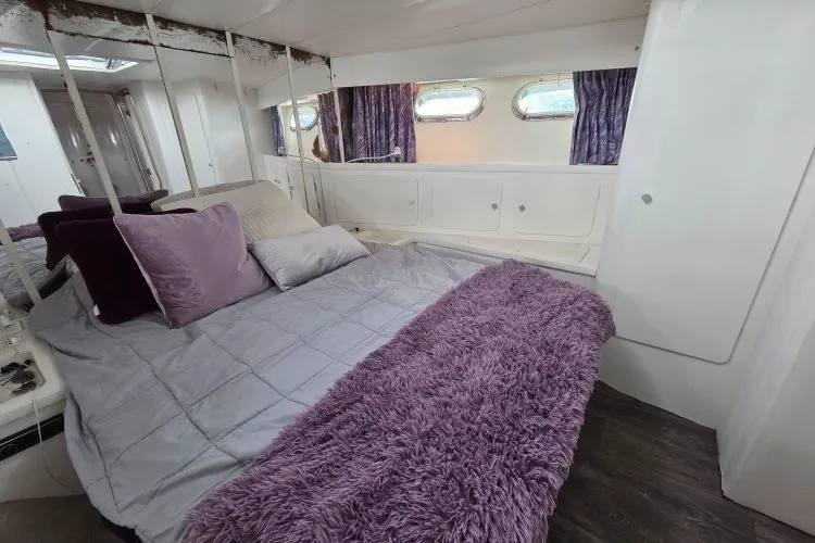 Slide: The Image of 1984 Magnum Marine 53 - Image 13 - 13