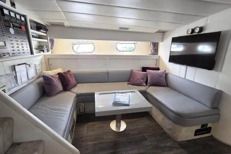 Slide: The Image of 1984 Magnum Marine 53 - Image 7 - 7