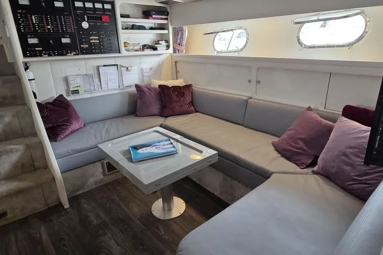 Slide: The Image of 1984 Magnum Marine 53 - Image 8 - 8