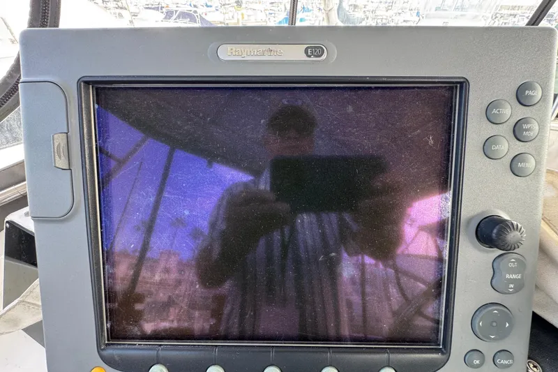 Slide: The Image of Raymarine E120 display on 1993 Blackfin Sportfisher boat, showing reflection. - 25
