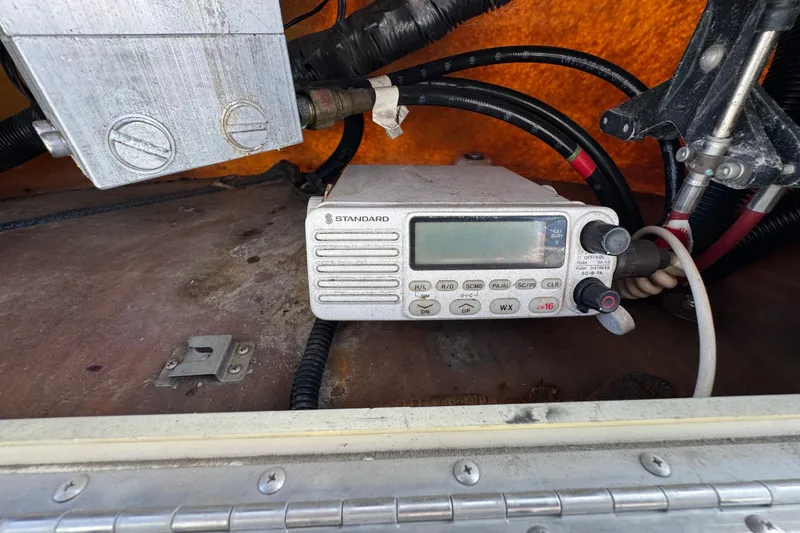 Slide: The Image of 1993 Blackfin Sportfisher radio equipment with wiring and control panel. - 33