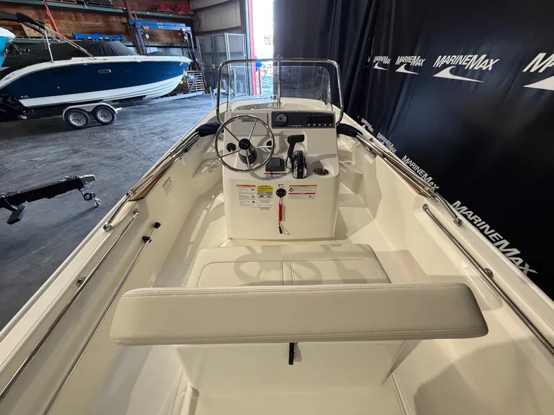 Slide: The Image of Boston Whaler 170 Montauk 2026 - 10