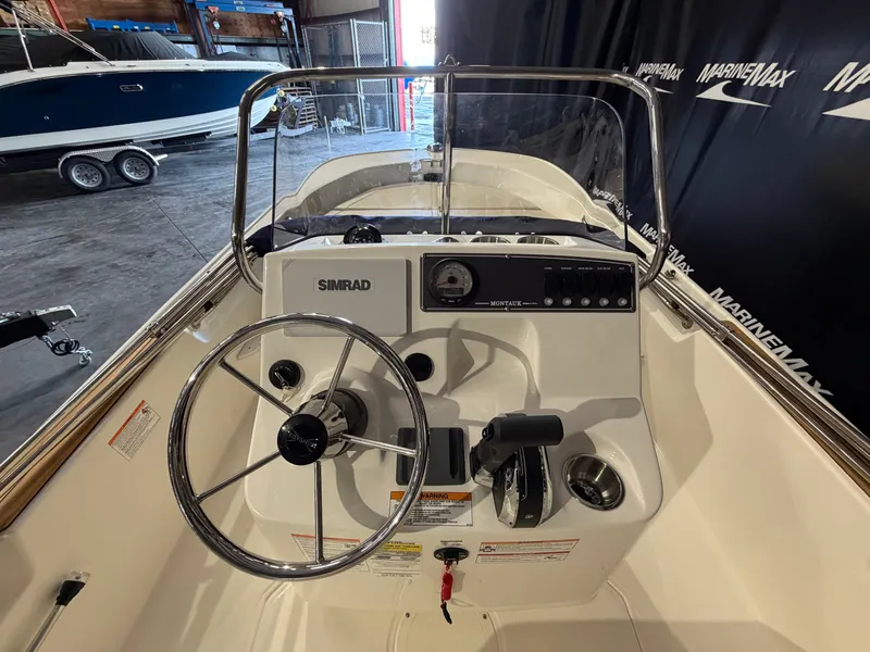 Slide: The Image of Boston Whaler 170 Montauk 2026 - 12