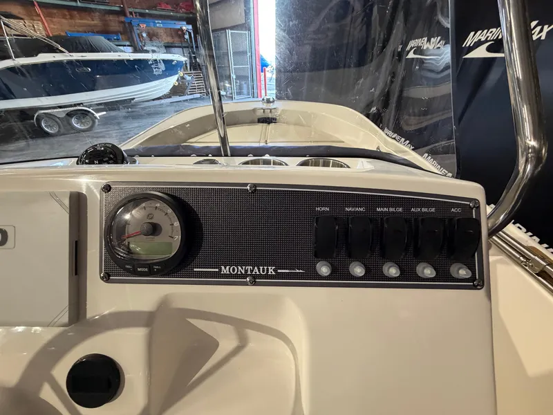 Slide: The Image of Boston Whaler 170 Montauk 2026 - 14