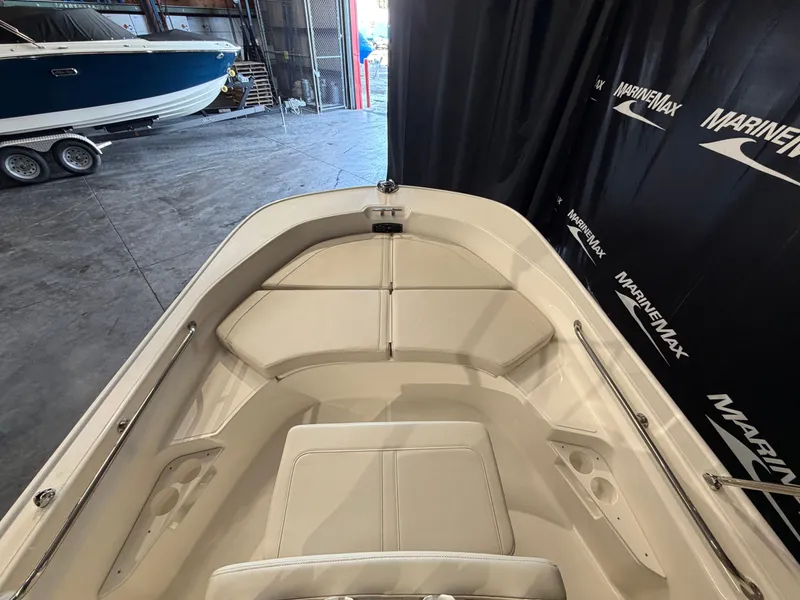 Slide: The Image of Boston Whaler 170 Montauk 2026 - 16
