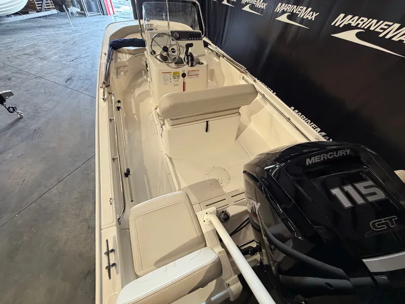 Slide: The Image of Boston Whaler 170 Montauk 2026 - 6