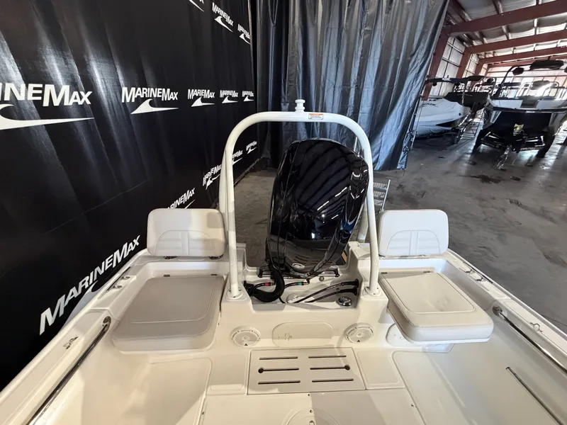 Slide: The Image of Boston Whaler 170 Montauk 2026 - 7