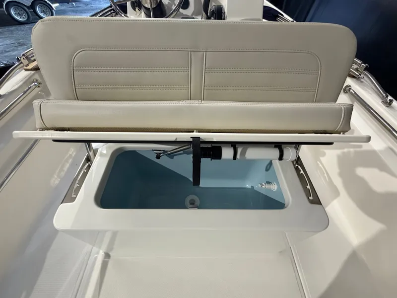 Slide: The Image of Boston Whaler 170 Montauk 2026 - 9