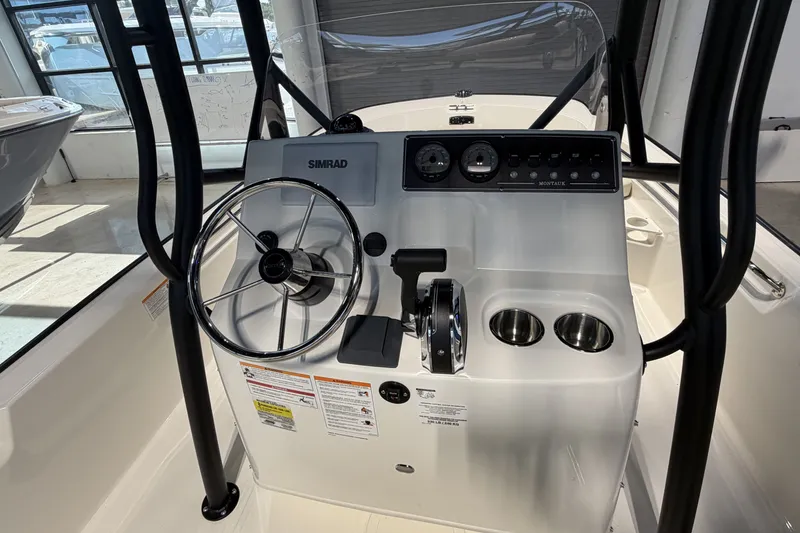 Slide: The Image of Boston Whaler 190 Montauk 2026 - 10