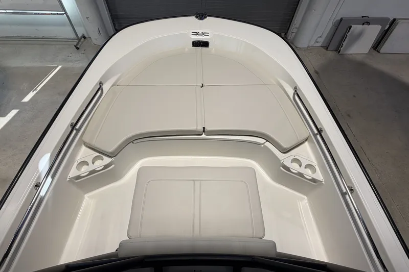 Slide: The Image of Boston Whaler 190 Montauk 2026 - 11