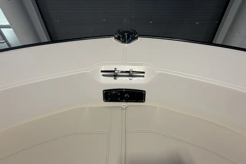 Slide: The Image of Boston Whaler 190 Montauk 2026 - 13