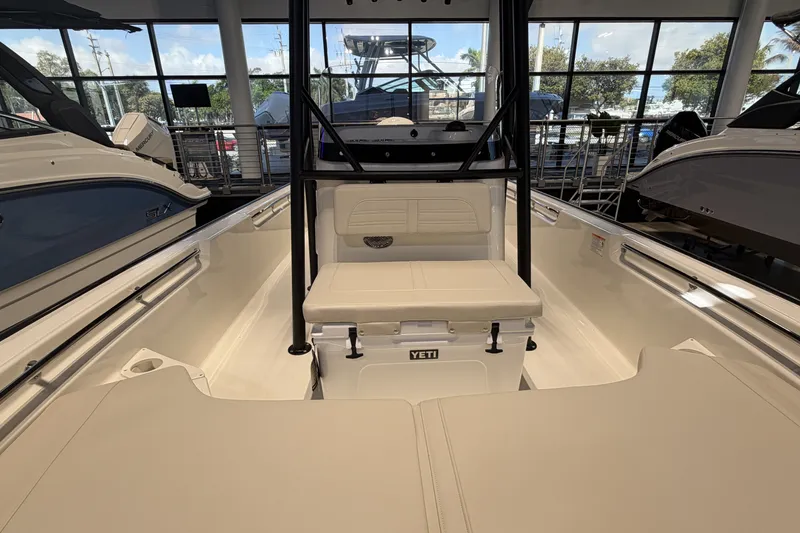 Slide: The Image of Boston Whaler 190 Montauk 2026 - 14