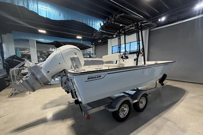 Slide: The Image of Boston Whaler 190 Montauk 2026 - 4