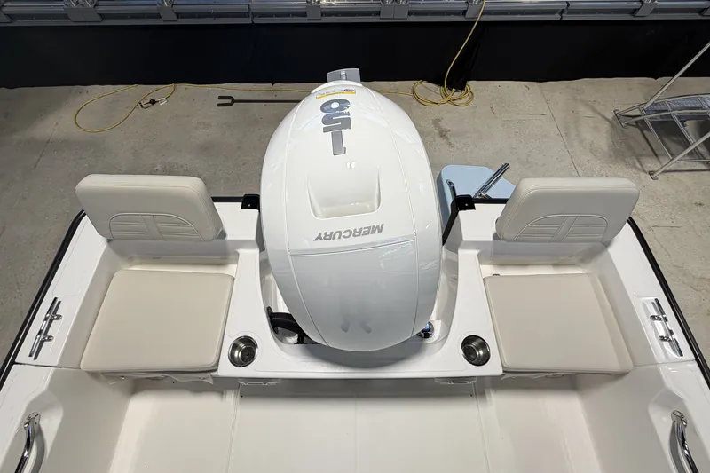 Slide: The Image of Boston Whaler 190 Montauk 2026 - 6