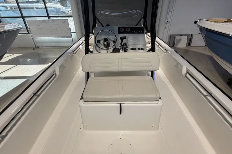 Slide: The Image of Boston Whaler 190 Montauk 2026 - 8