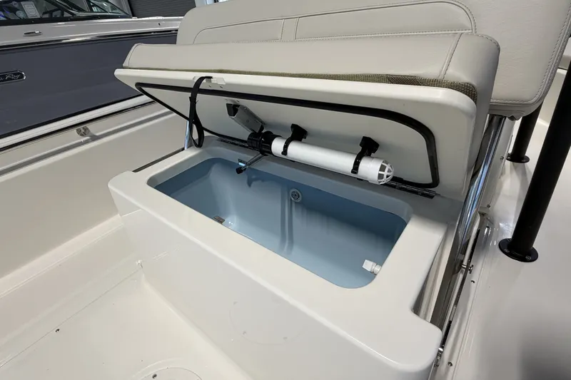 Slide: The Image of Boston Whaler 190 Montauk 2026 - 9