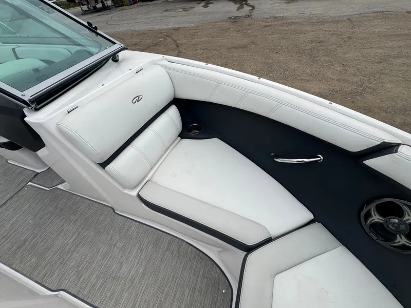 Slide: The Image of Regal 2000 ES 2016 - 14