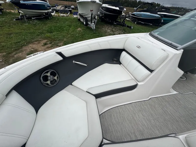 Slide: The Image of Regal 2000 ES 2016 - 15