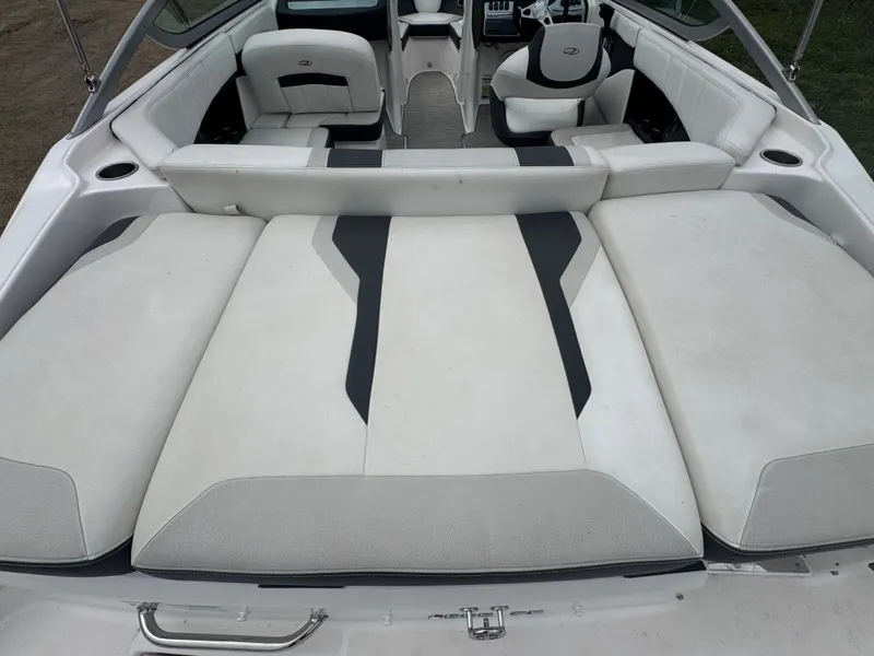 Slide: The Image of Regal 2000 ES 2016 - 7