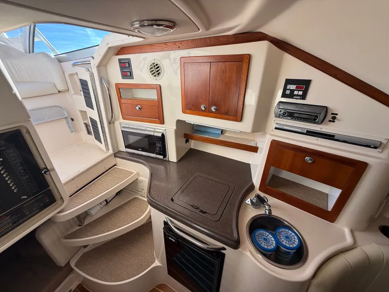 Slide: The Image of Grady-White Express 305 2007 - 40