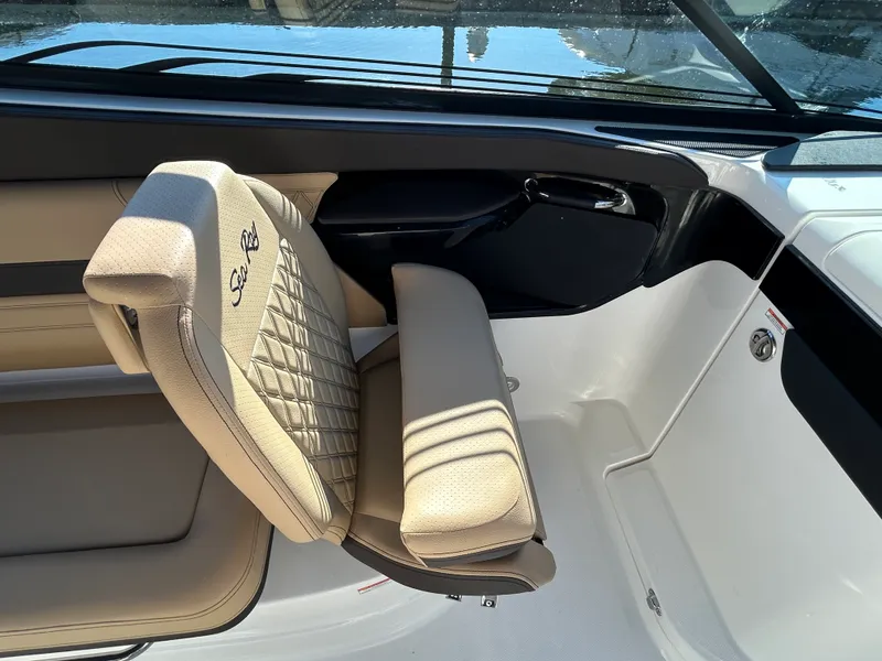 Slide: The Image of Sea Ray SLX 260 Outboard 2026 - 11