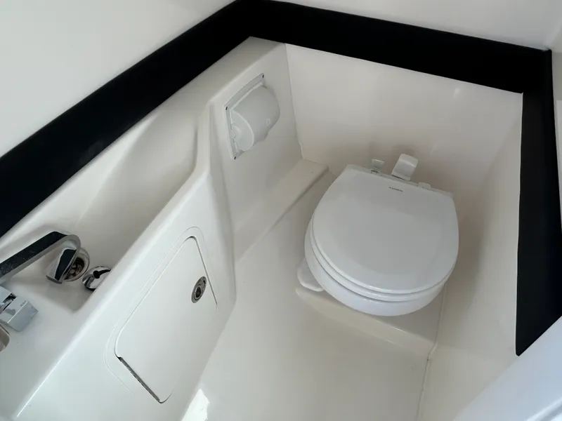 Slide: The Image of Sea Ray SLX 260 Outboard 2026 - 14