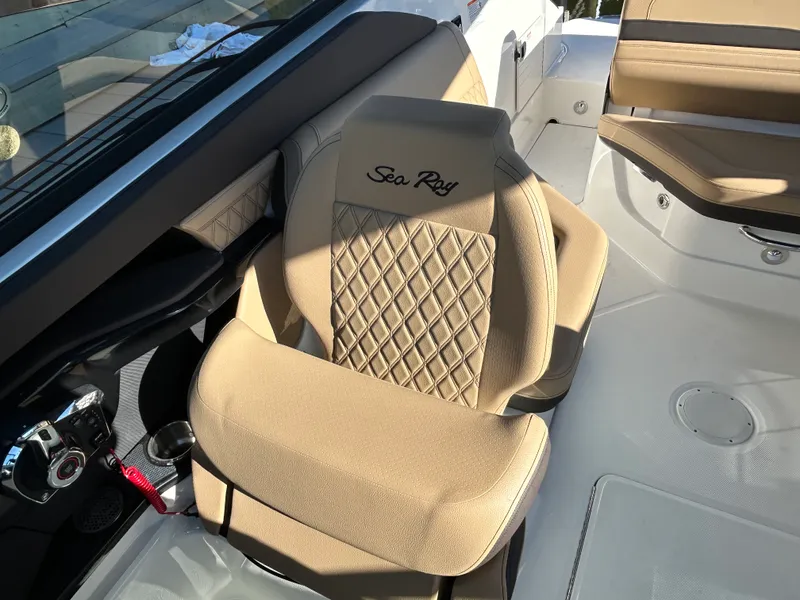 Slide: The Image of Sea Ray SLX 260 Outboard 2026 - 15