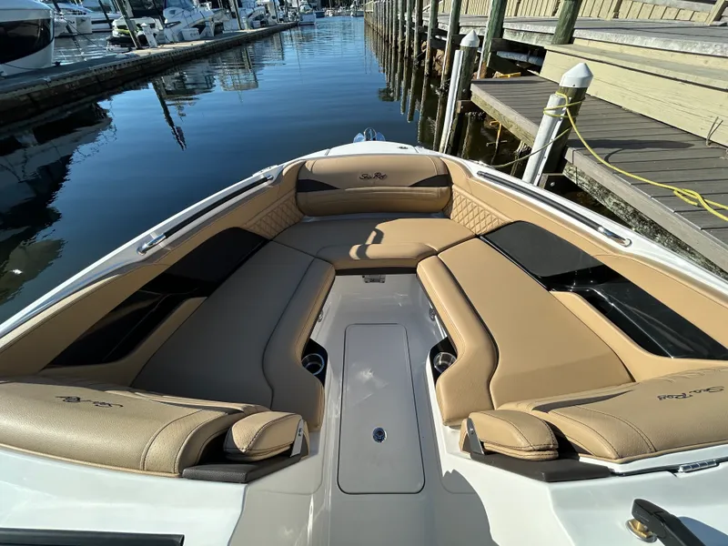 Slide: The Image of Sea Ray SLX 260 Outboard 2026 - 19