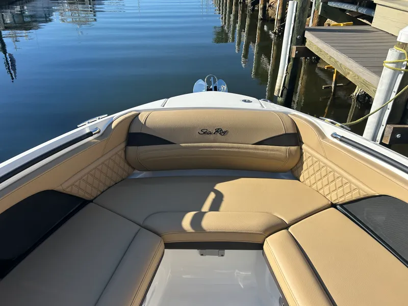 Slide: The Image of Sea Ray SLX 260 Outboard 2026 - 22