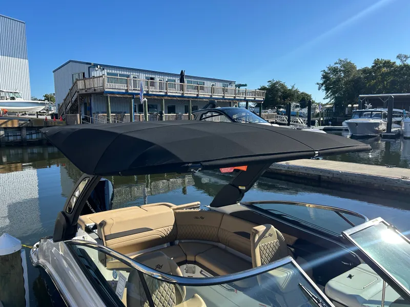 Slide: The Image of Sea Ray SLX 260 Outboard 2026 - 29