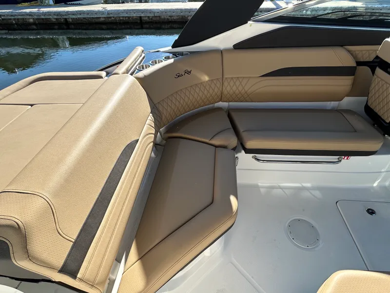 Slide: The Image of Sea Ray SLX 260 Outboard 2026 - 9